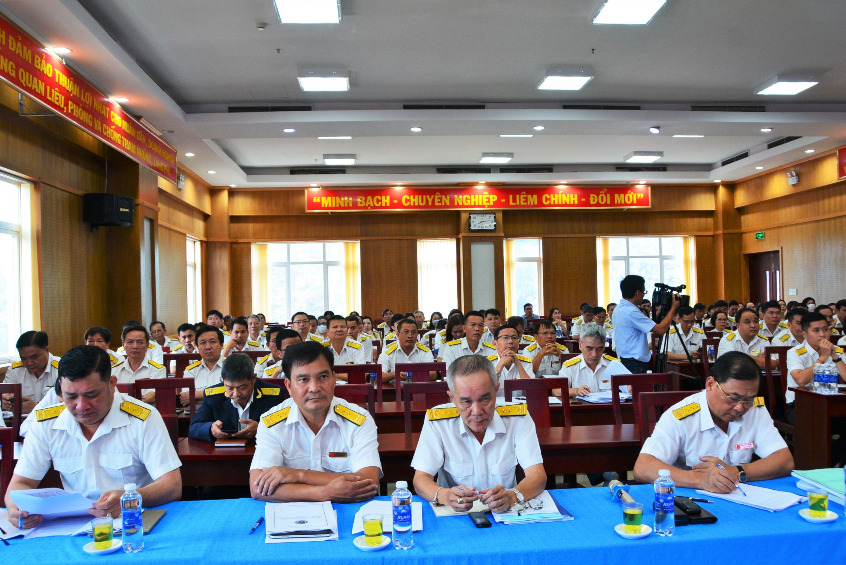 18-7 đại biểu dự thuế